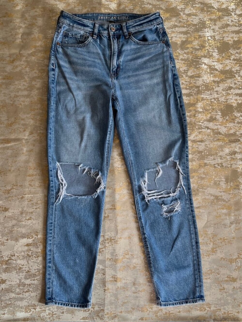 American Eagle Strigid Mom Jeans Women's size 6 Reg Distressed Holes Frayed AEO
